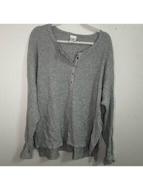 grey waffle knit top with thumb holes